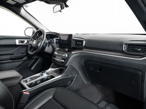 Used 2020 Ford Explorer XLT w/ Equipment Group 202A image 28