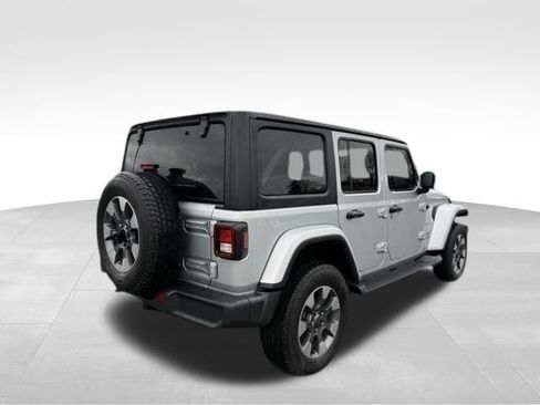 Used 2022 Jeep Wrangler Unlimited Sahara AWD/4WD image 12
