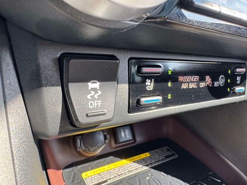 Used 2019 Toyota RAV4 Limited w/ Advanced Technology Package AWD/4WD image 29