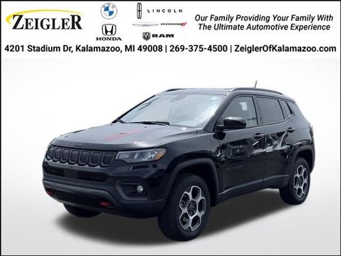 Used 2022 Jeep Compass Trailhawk w/ Trailhawk Convenience Group AWD/4WD image 1