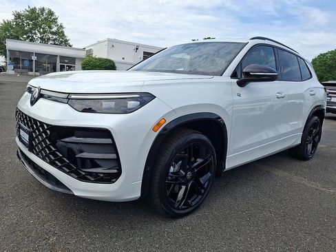 New 2026 Volkswagen Tiguan SE R-Line AWD/4WD image 2