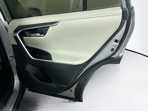 Used 2019 Toyota RAV4 Limited w/ Cold Weather Package FWD image 33