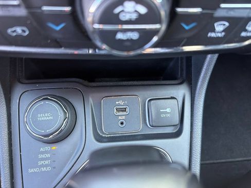Used 2019 Jeep Cherokee Limited AWD/4WD image 25