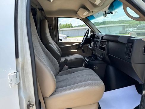 Used 2013 Chevrolet Express 2500 RWD image 33