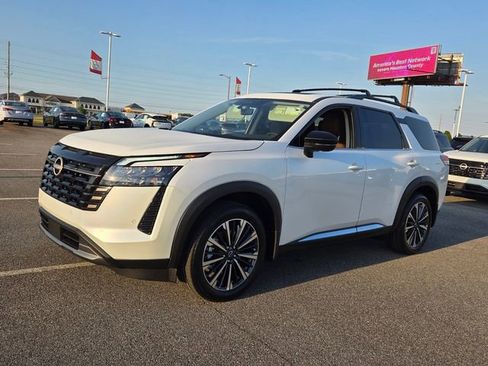 New 2026 Nissan Pathfinder Platinum w/ Cargo Package FWD image 3
