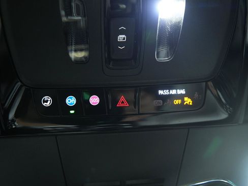 Used 2024 Cadillac Lyriq Luxury AWD/4WD image 43