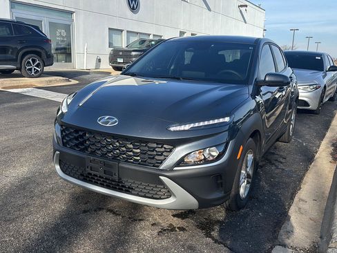 Used 2022 Hyundai Kona SE image 2