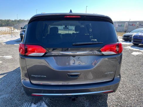 Used 2017 Chrysler Pacifica Limited w/ UConnect Theater Package image 8