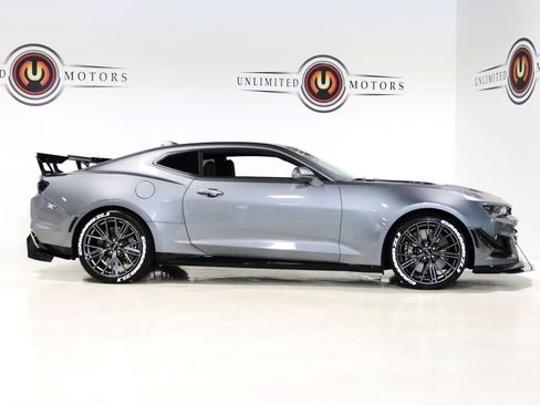 Used 2022 Chevrolet Camaro ZL1 RWD image 7