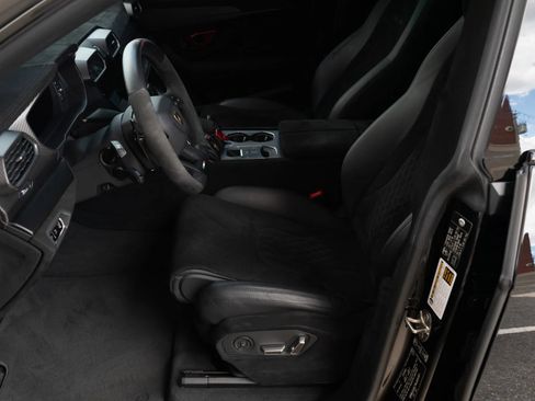 Used 2024 Lamborghini Urus Performante AWD/4WD image 57
