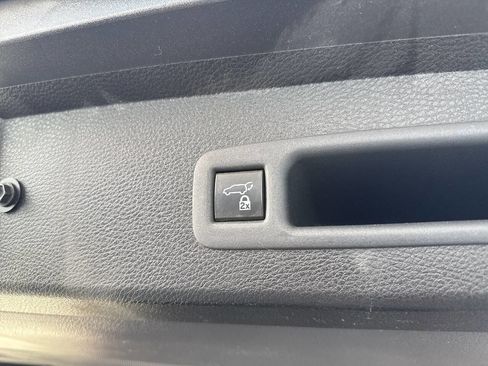 Used 2021 Toyota Sienna Limited image 8