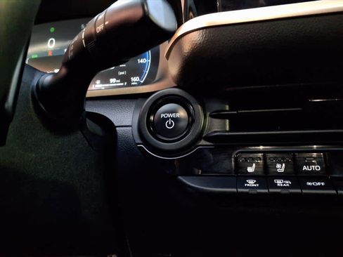 Certified 2025 Toyota Crown Signia image 15