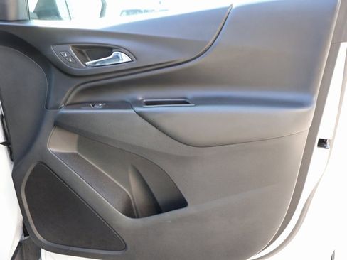 Used 2018 Chevrolet Equinox LT w/ Sun & Infotainment Package image 8