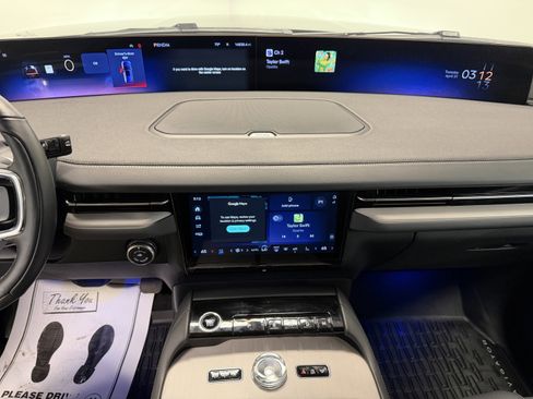 Used 2025 Lincoln Navigator Reserve AWD/4WD image 4