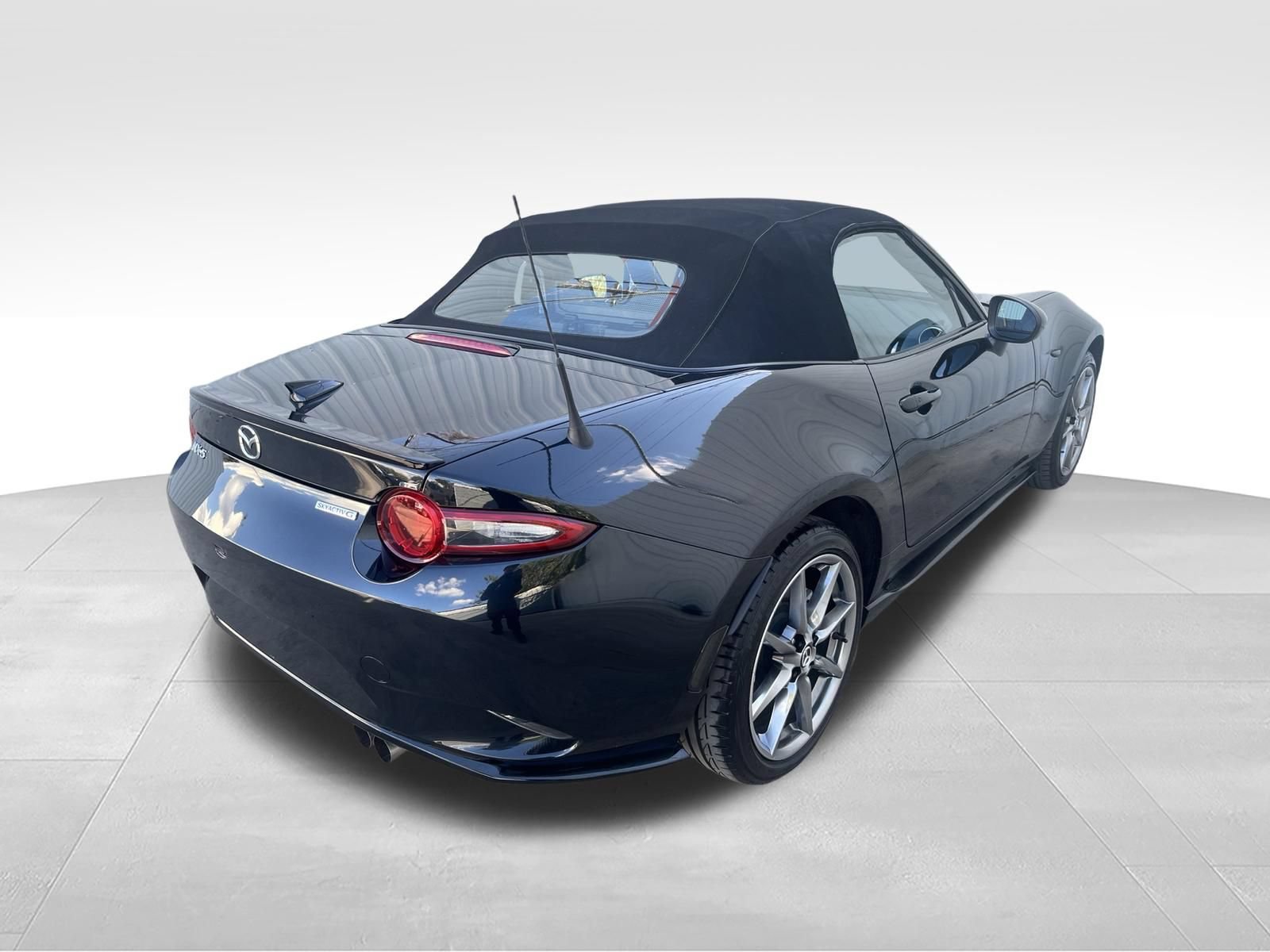 Used 2023 MAZDA MX-5 Miata Grand Touring RWD image 9