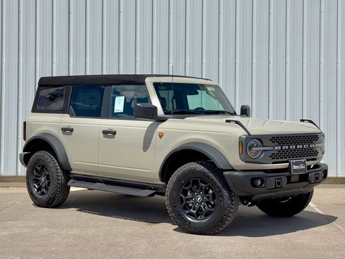New 2026 Ford Bronco Badlands AWD/4WD image 8