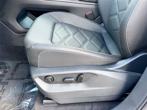 Used 2025 Volkswagen Atlas SE image 19