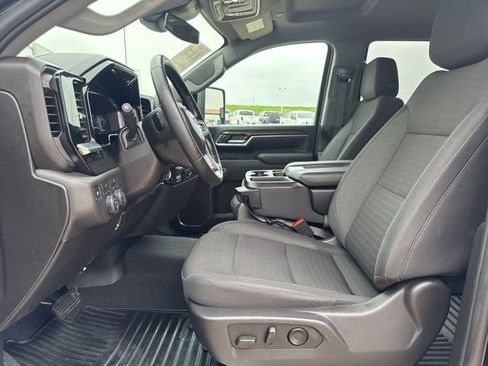 Used 2025 Chevrolet Silverado 2500 LT w/ Convenience Package AWD/4WD image 2