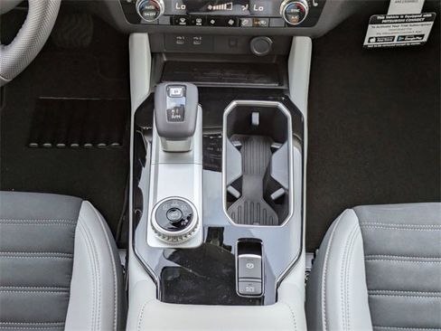 New 2025 Mitsubishi Outlander SE image 21