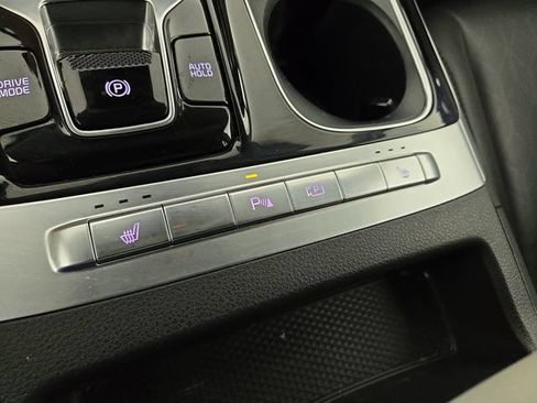 Used 2024 Kia Carnival EX FWD image 26