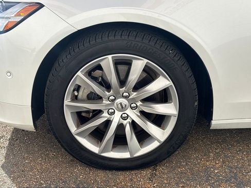 Used 2017 Volvo S90 T6 Momentum w/ Vision Package image 25