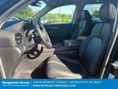 Used 2025 Honda Pilot Touring image 17