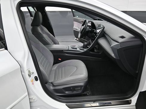 Used 2019 Toyota Avalon XSE image 32
