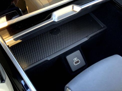 New 2025 Land Rover Range Rover SE image 22