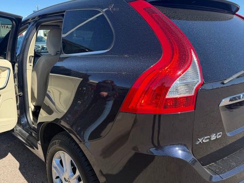 Used 2016 Volvo XC60 T5 Premier w/ Proximity Package image 5