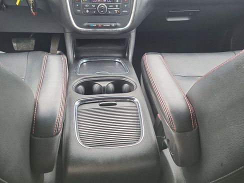 Used 2019 Dodge Grand Caravan GT image 27