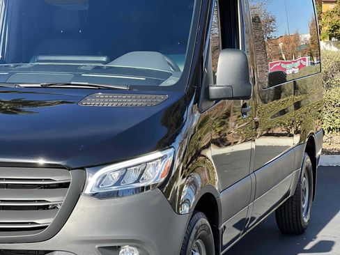 Used 2023 Mercedes-Benz Sprinter 2500 image 40