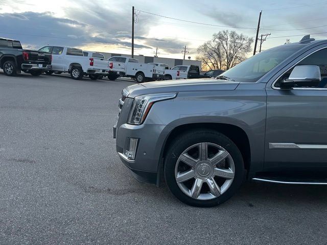 Used 2019 Cadillac Escalade ESV Luxury AWD/4WD image 4