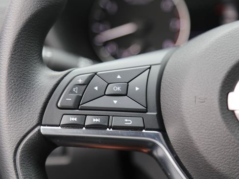 Used 2025 Nissan Sentra SV image 9