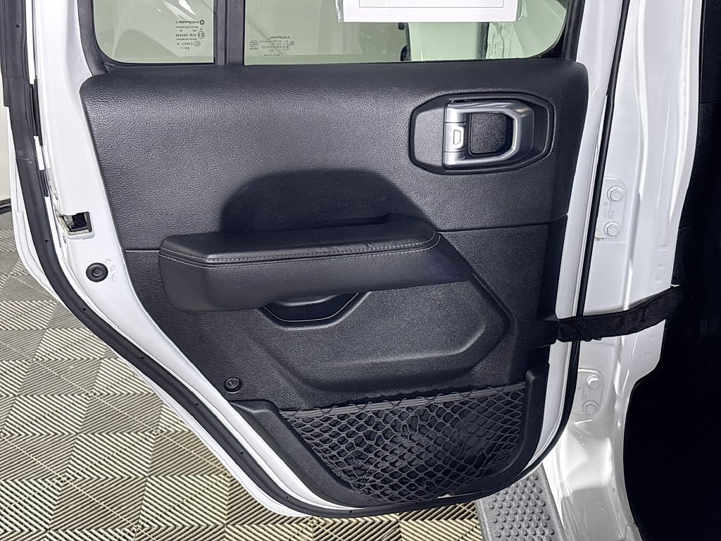 Used 2021 Jeep Wrangler Unlimited Sahara AWD/4WD image 18