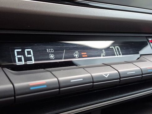 Used 2025 Toyota Camry SE w/ Convenience Package FWD image 25