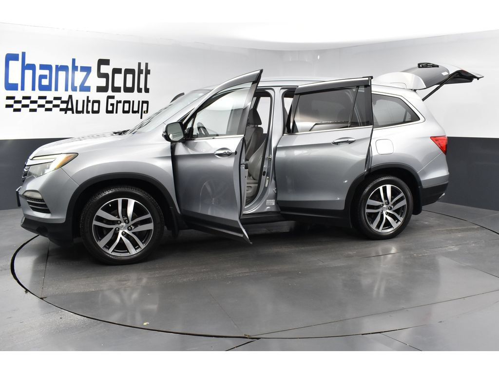 Used 2017 Honda Pilot Touring image 26