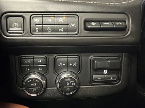 Used 2023 GMC Yukon XL Denali Ultimate AWD/4WD image 35