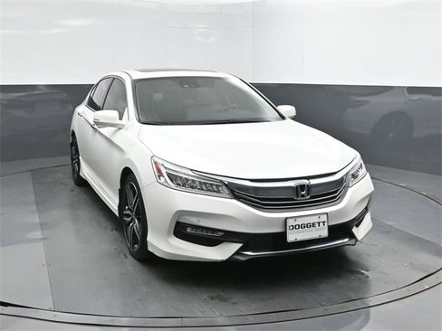 Used 2016 Honda Accord Touring image 22