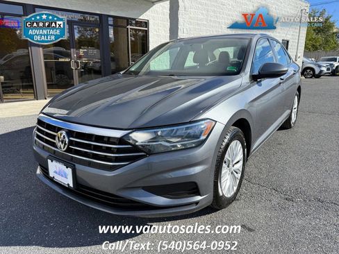 Used 2019 Volkswagen Jetta SE image 1