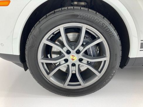 Certified 2024 Porsche Cayenne image 32