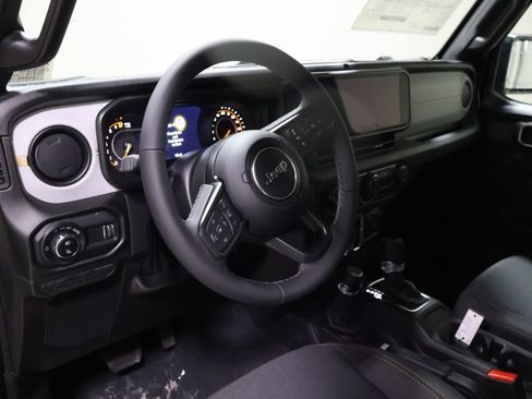New 2026 Jeep Gladiator Sport AWD/4WD image 18