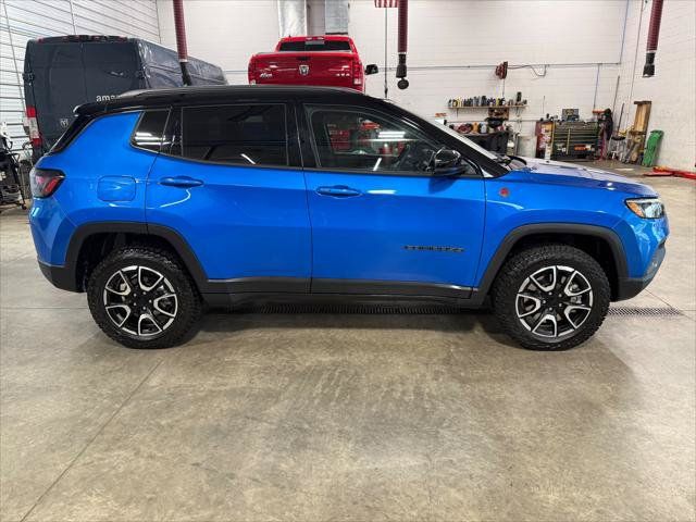 Certified 2024 Jeep Compass Trailhawk w/ Trailhawk Elite Group AWD/4WD image 8