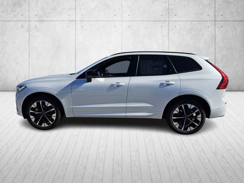 New 2026 Volvo XC60 B5 Plus w/ Climate Package image 4