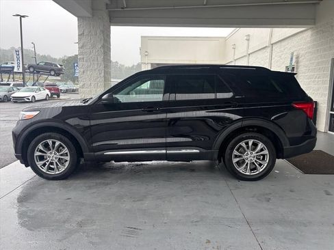Used 2022 Ford Explorer XLT w/ Equipment Group 202A AWD/4WD image 24