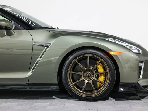 Used 2021 Nissan GT-R Premium AWD/4WD image 3