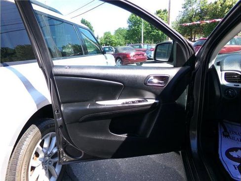 Used 2018 Dodge Journey SE w/ Blacktop Package image 11