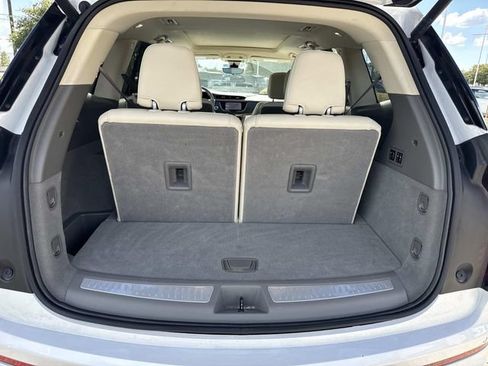 Used 2023 Cadillac XT6 Premium Luxury w/ Technology Package FWD image 10