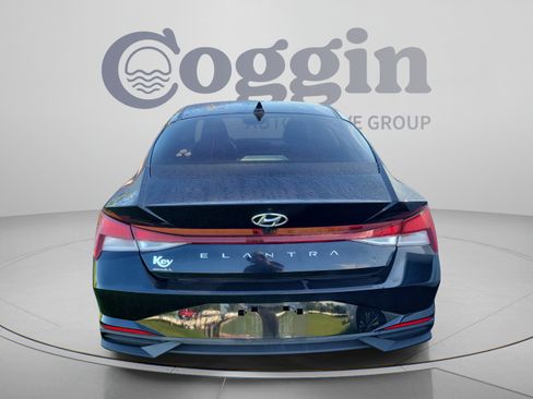 Used 2022 Hyundai Elantra SEL FWD image 3