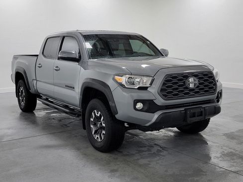 Used 2020 Toyota Tacoma TRD Off-Road w/ TRD Premium Off Road Package AWD/4WD image 2