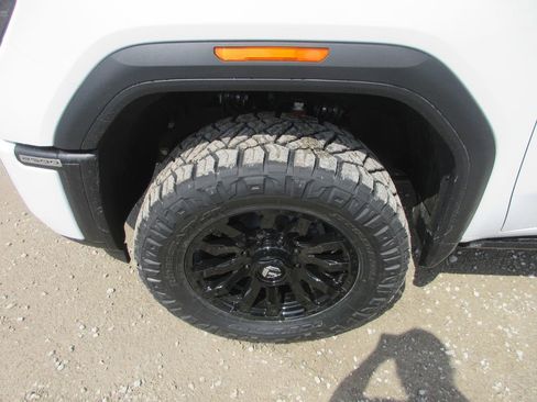 New 2026 GMC Sierra 2500 AT4 w/ AT4 Premium Plus Package AWD/4WD image 13